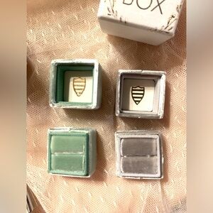 The MRS Box Classic Petite Velvet‎ Ring Boxes
